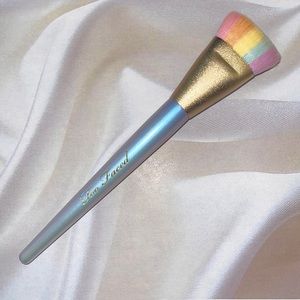 ✨Too Faced Strobing Brush